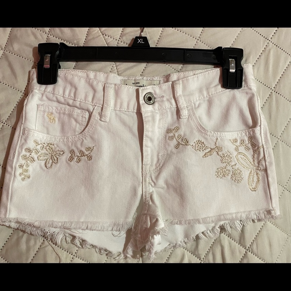 Kids abercrombie embroidered shorts size 12